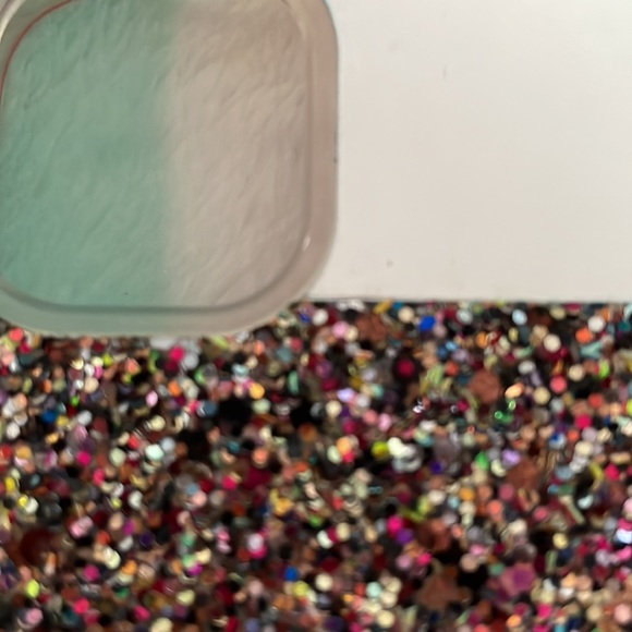 11 or 12  iPhone it has different color sparkles on it - Picture 3 of 4